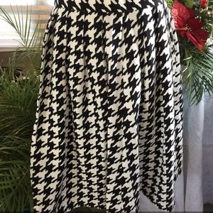 ♥️ Forever 21 Houndstooth Pleated Skirt M ♥️